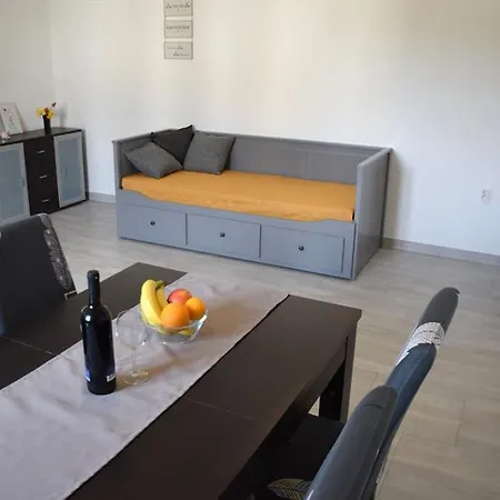 Apartment Felix 2 *